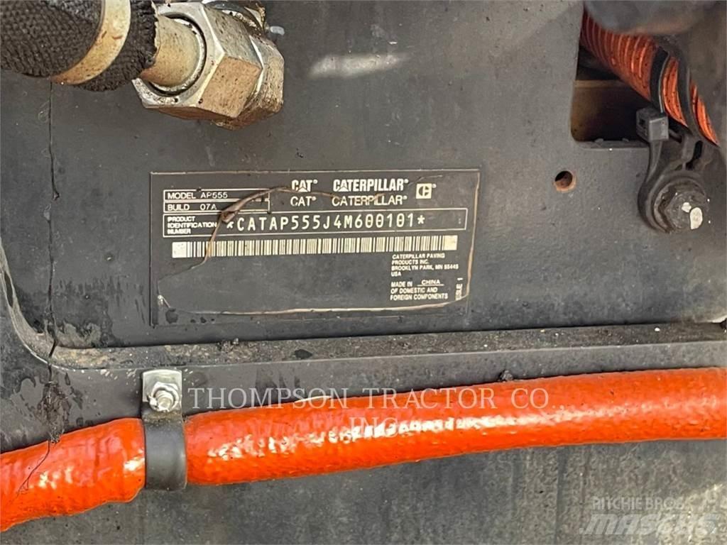 CAT AP555 Asfaltni finišerji
