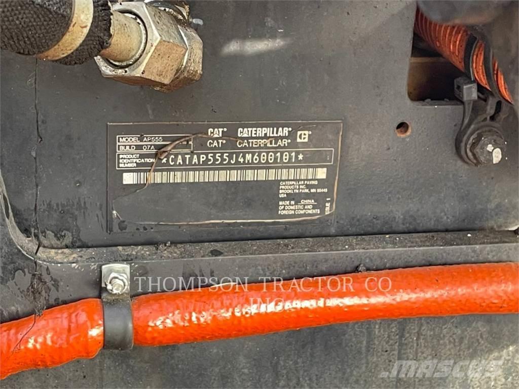 CAT AP555 Asfaltni finišerji