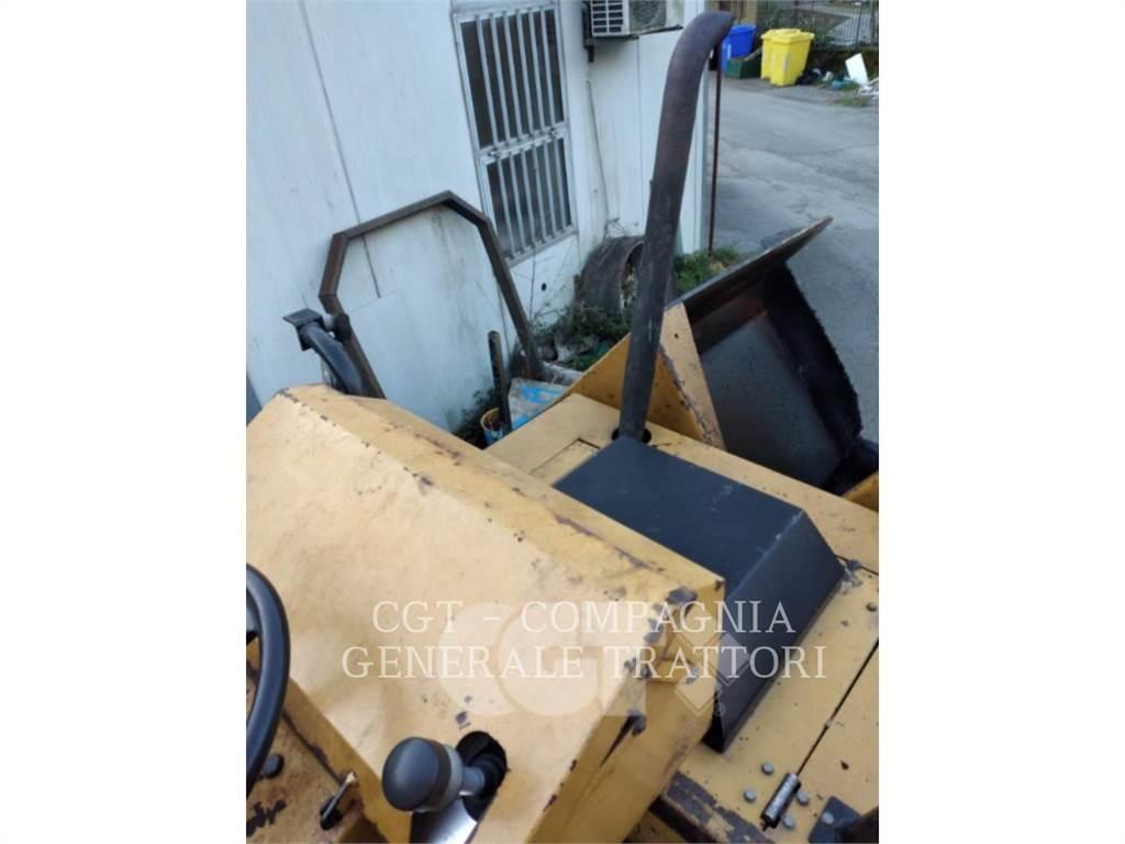 CAT BB730 Asfaltni finišerji