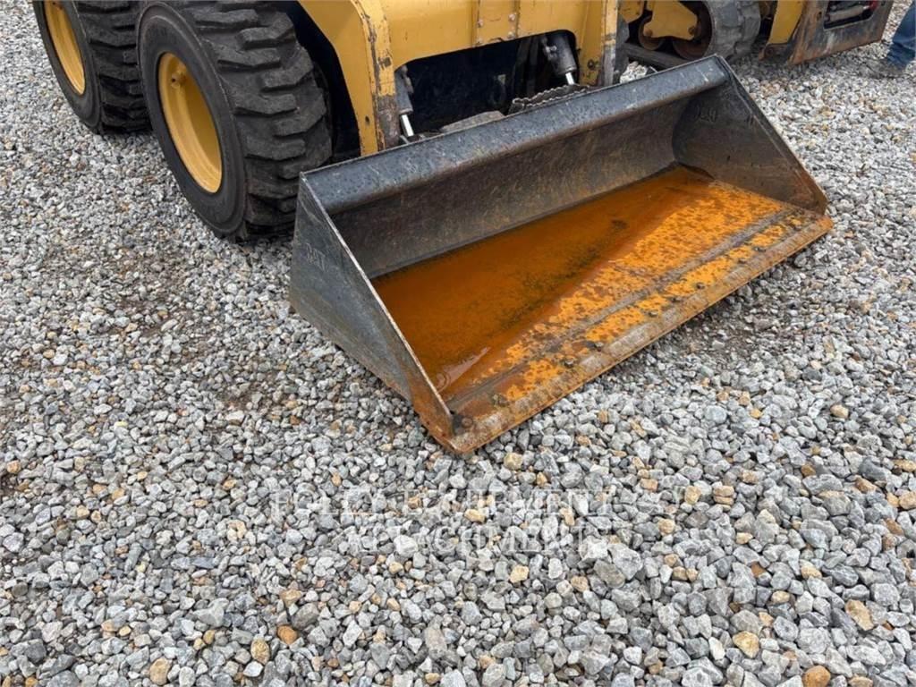 CAT BKSSLMP74 Skid steer mini nakladalci