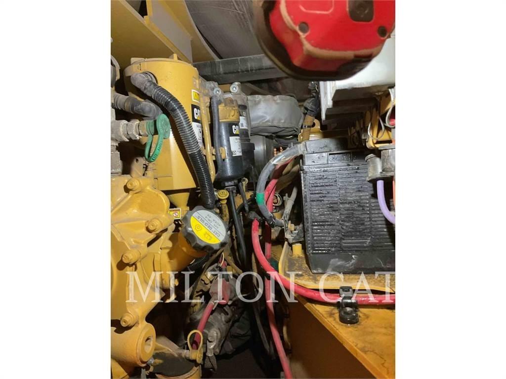 CAT CB15 Kompaktorji tal