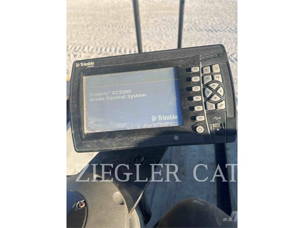 CAT CB15 Kompaktorji tal