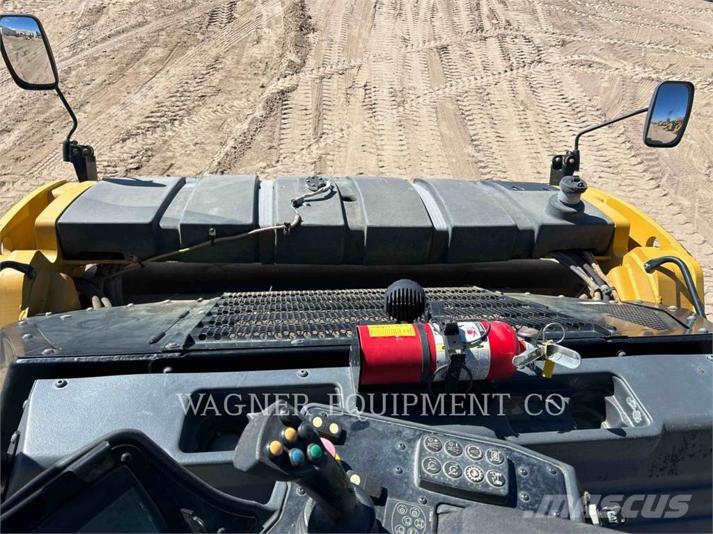 CAT CB16 Asfaltni finišerji