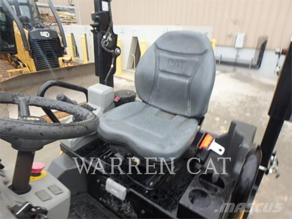 CAT CB2.7 Kompaktorji tal