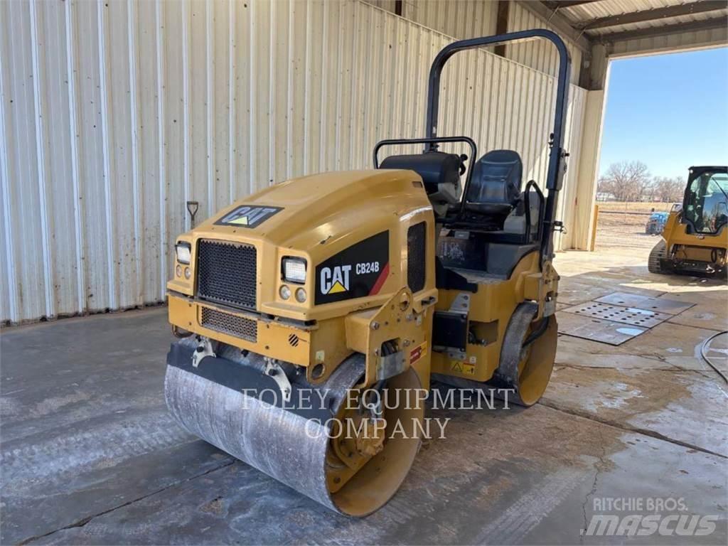 CAT CB24B Kompaktorji tal
