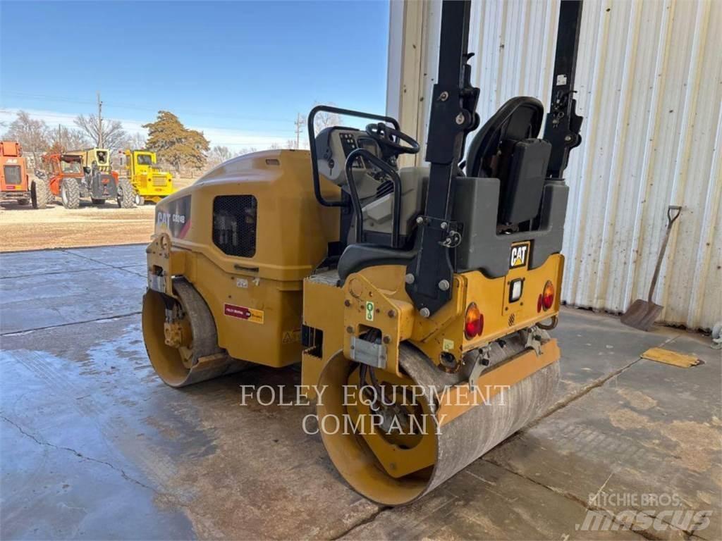 CAT CB24B Kompaktorji tal