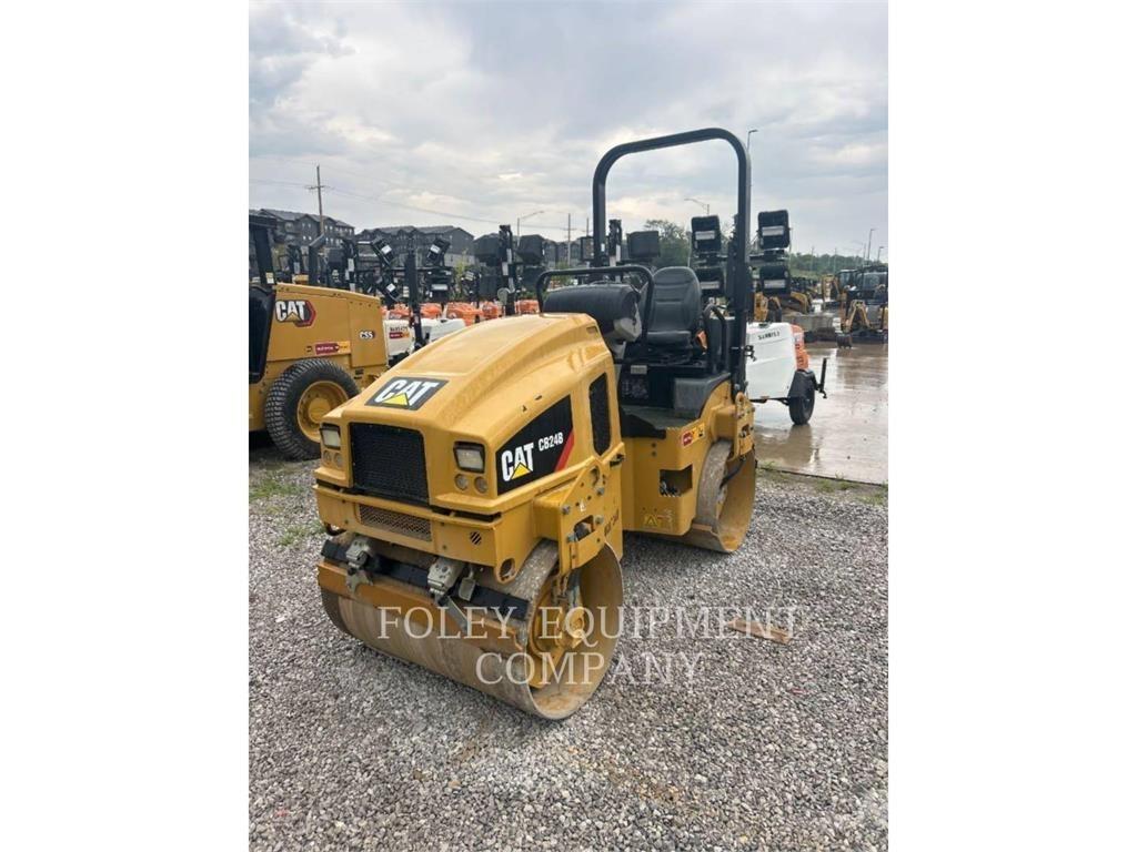 CAT CB24B Kompaktorji tal