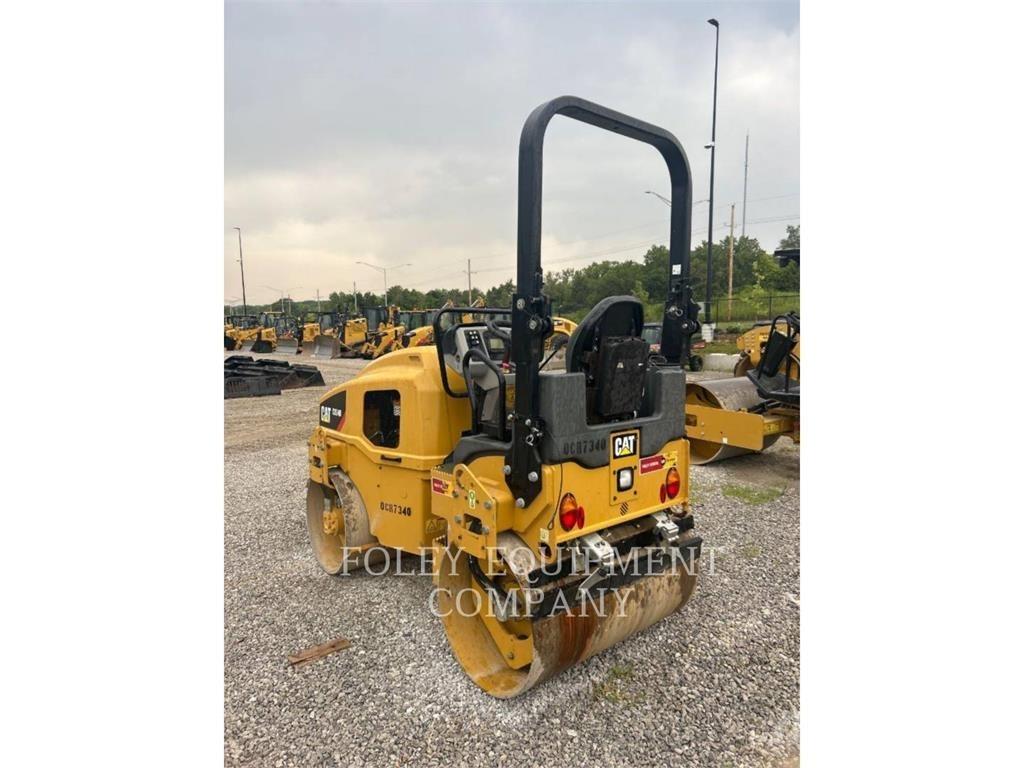 CAT CB24B Kompaktorji tal