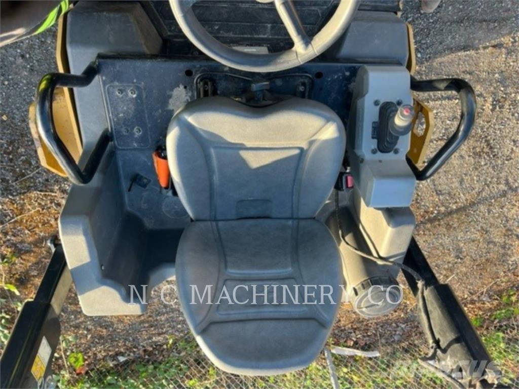 CAT CB4.0 Asfaltni finišerji