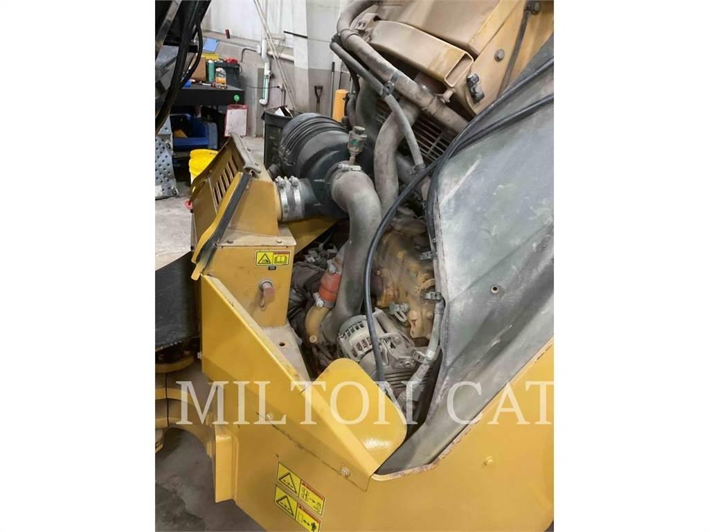CAT CB54 XW Kompaktorji tal
