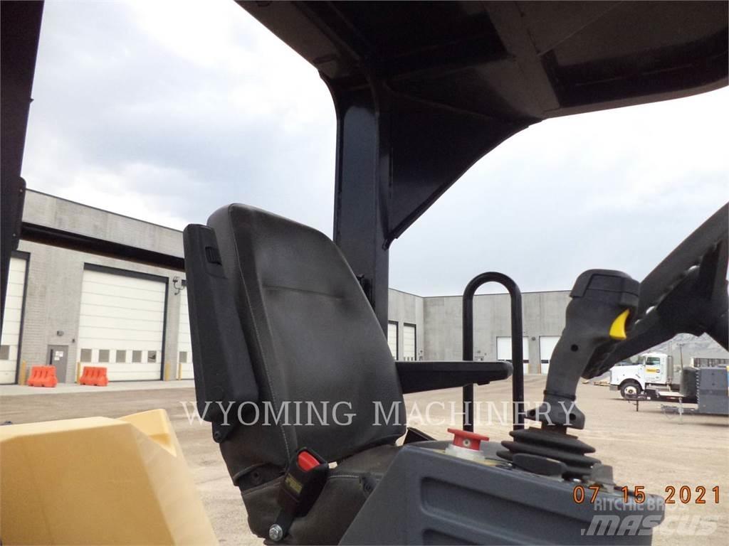 CAT CB64 Kompaktorji tal
