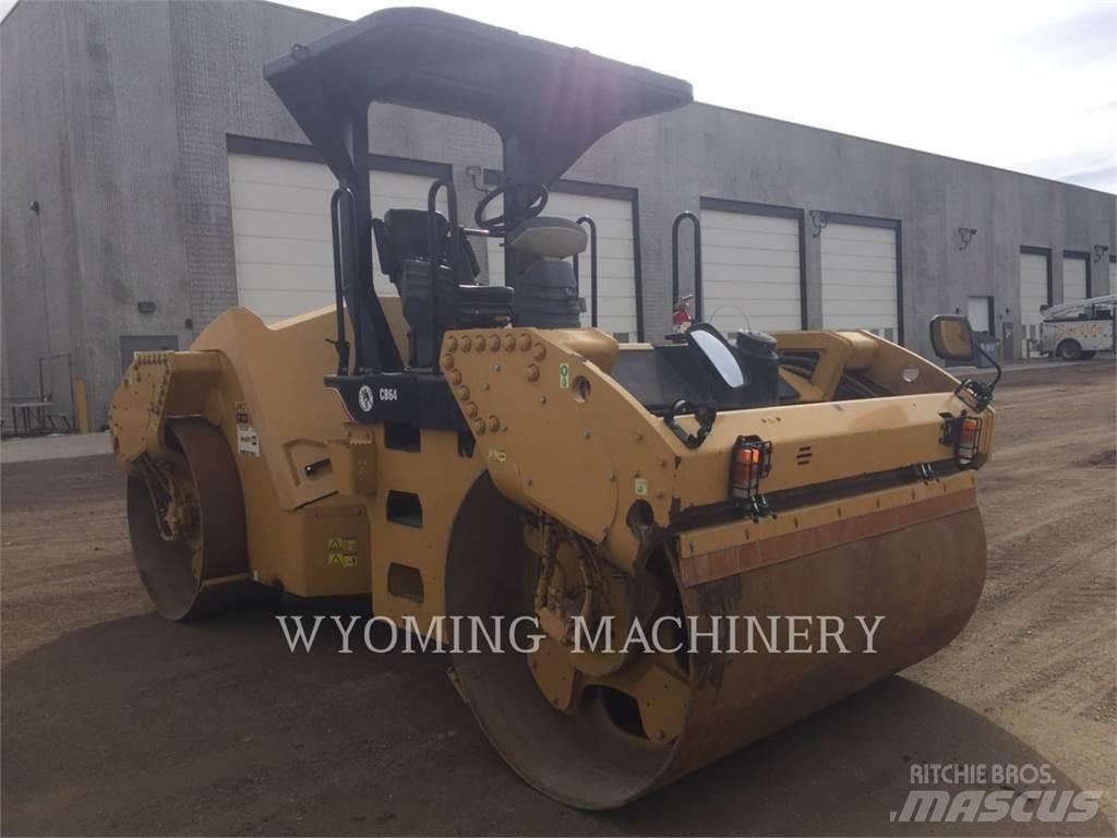 CAT CB64 Kompaktorji tal