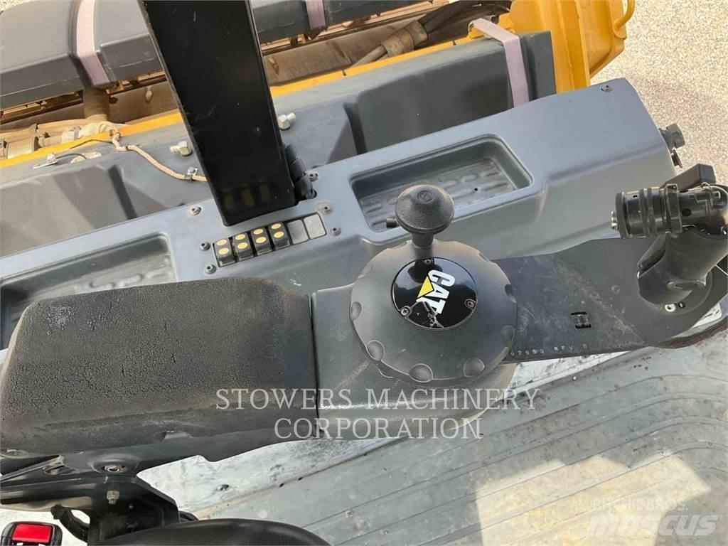 CAT CB66B Kompaktorji tal