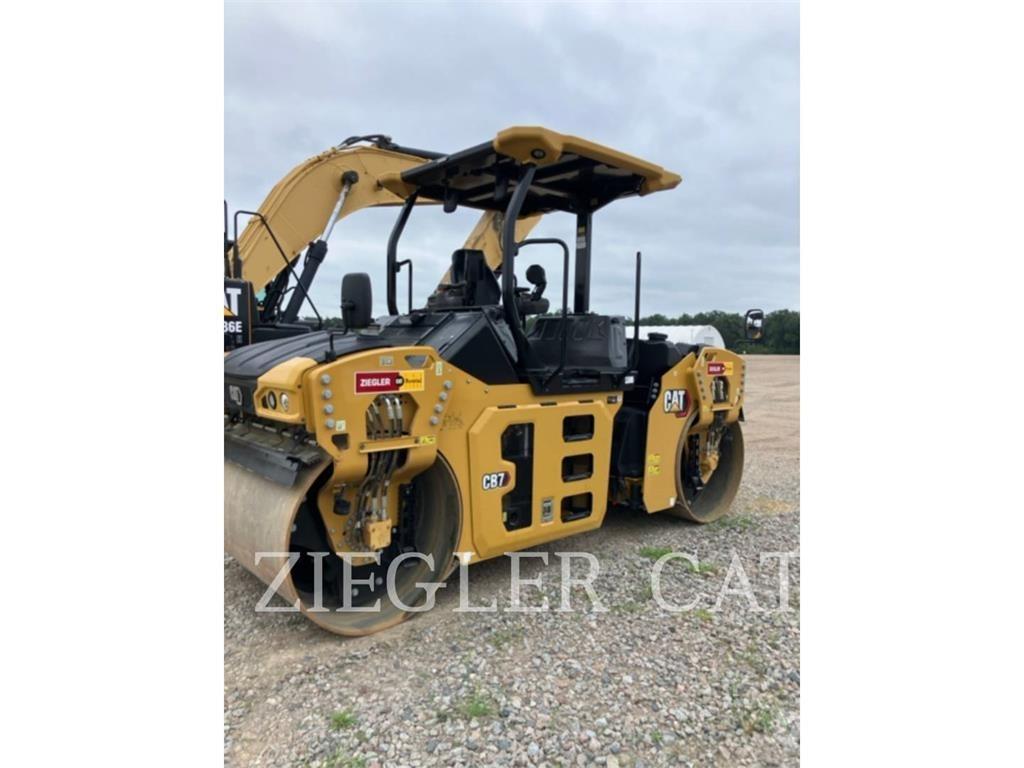 CAT CB7-02 Kompaktorji tal