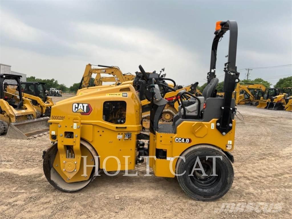 CAT CC4.0 Kolesni Buldožerji