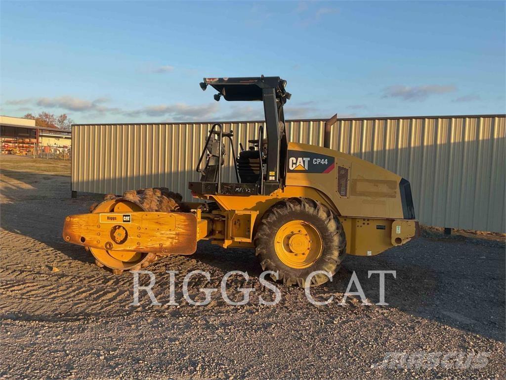 CAT CP44 Kompaktorji tal