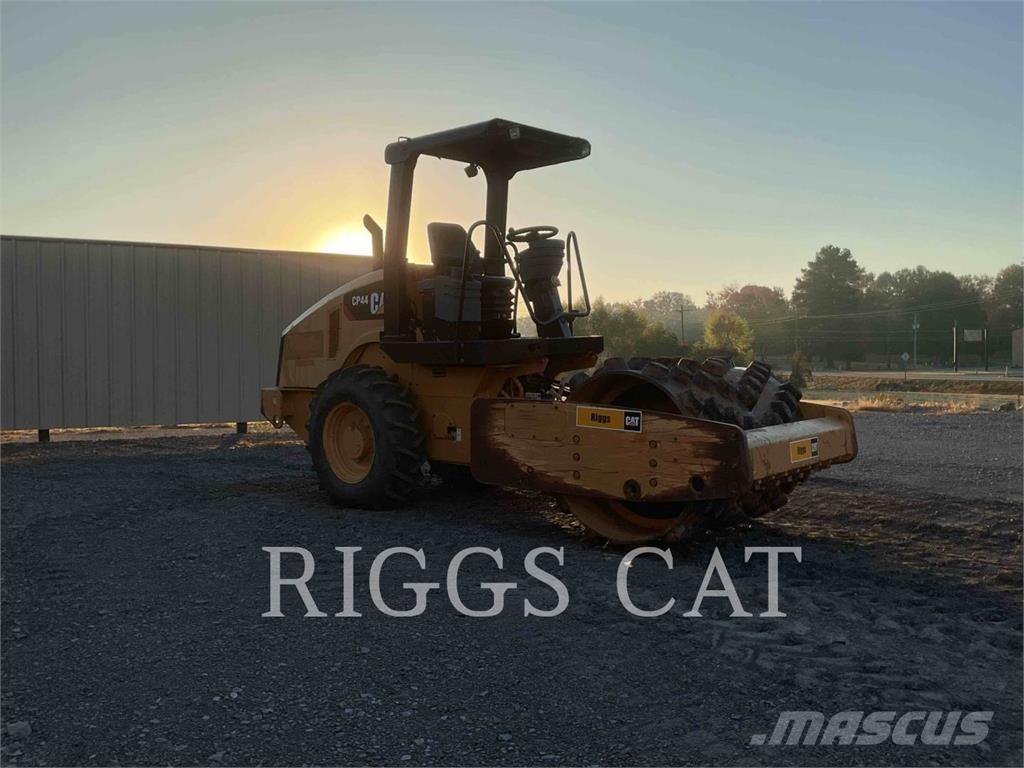 CAT CP44 Kompaktorji tal