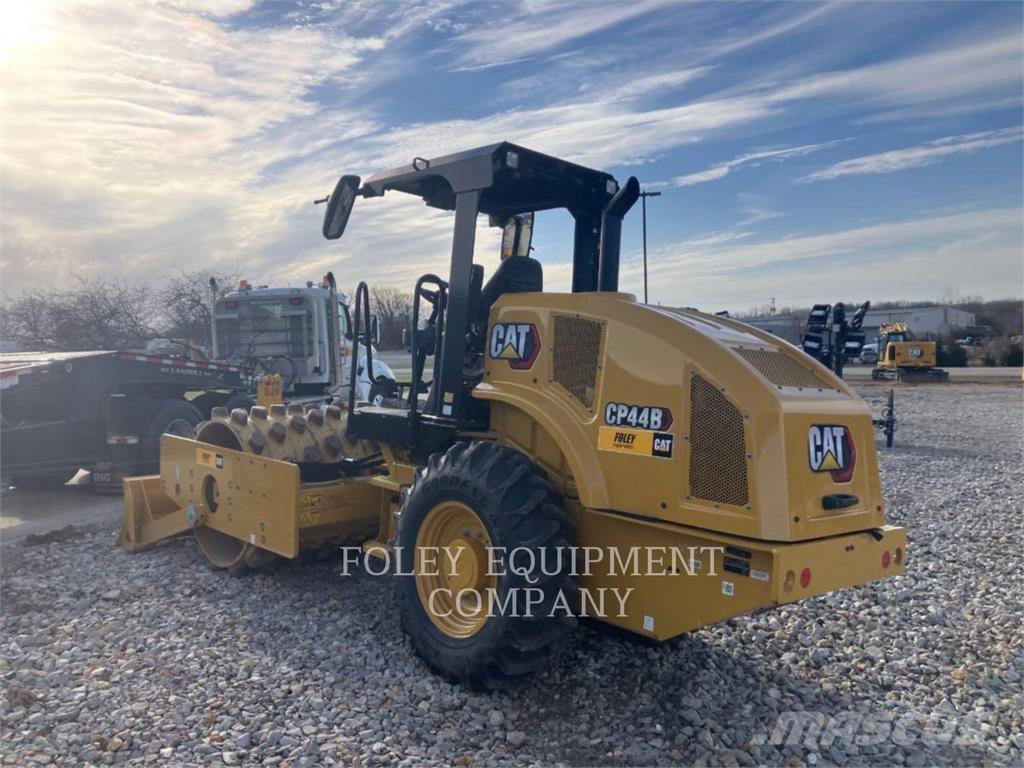CAT CP44B Kompaktorji tal