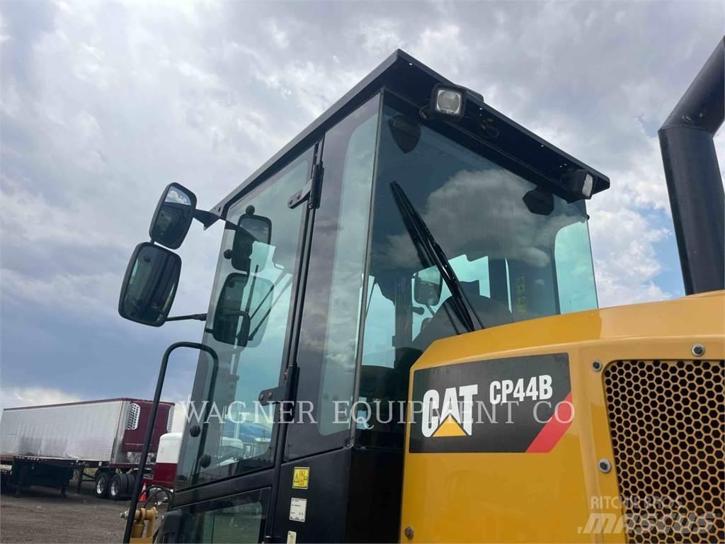 CAT CP44B Kompaktorji tal