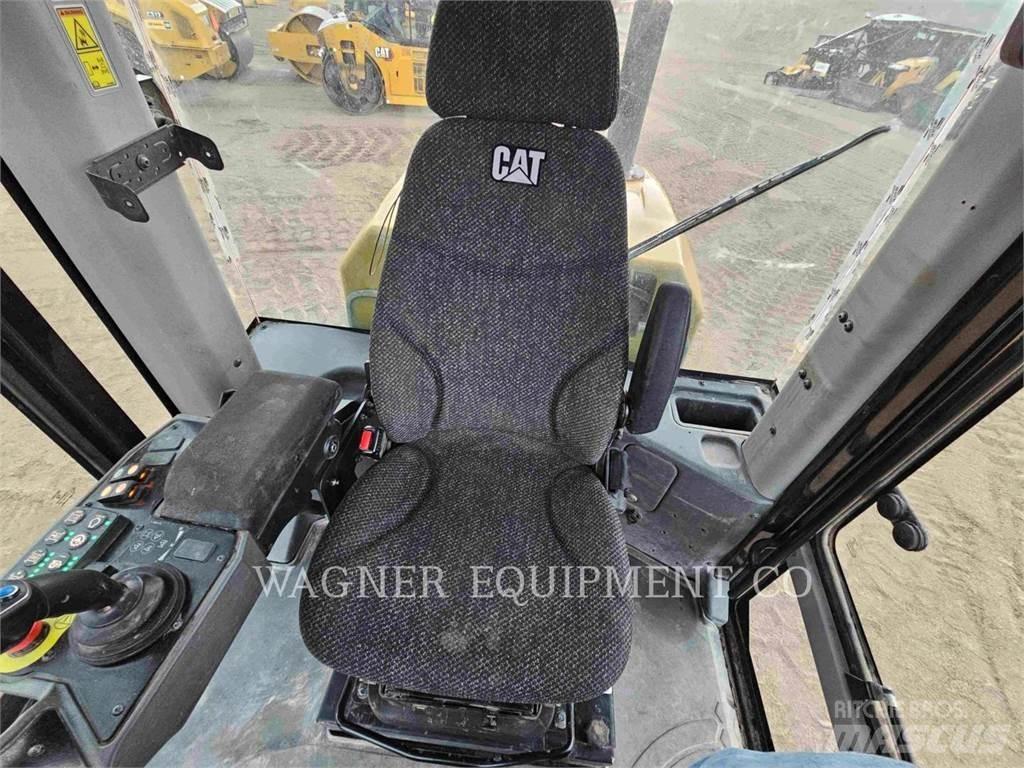 CAT CP56B Kompaktorji tal