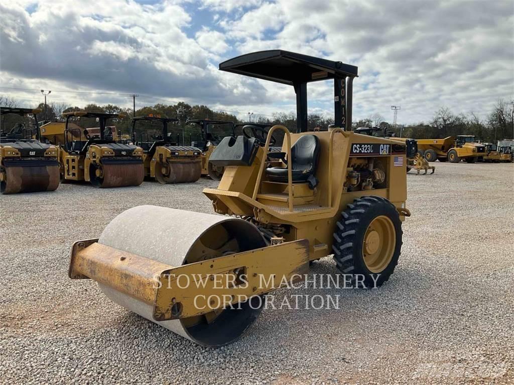 CAT CS323C Kompaktorji tal
