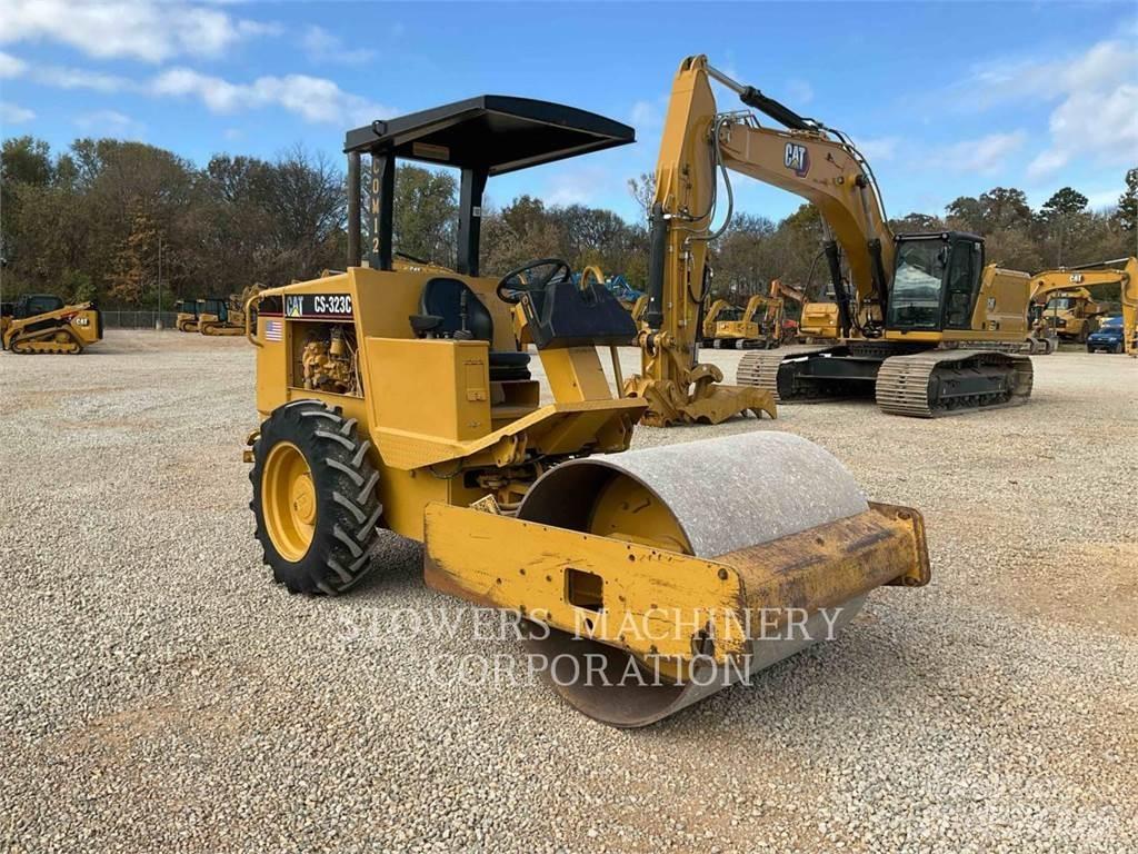 CAT CS323C Kompaktorji tal