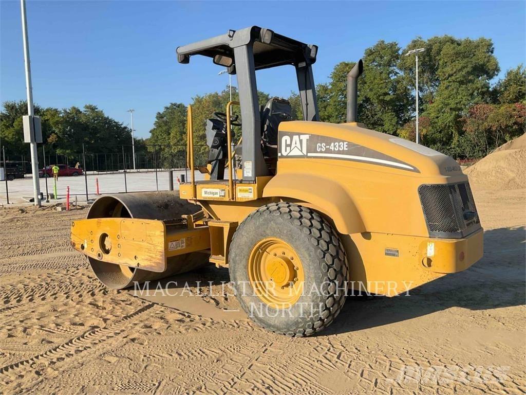 CAT CS433E Enojni valjarji