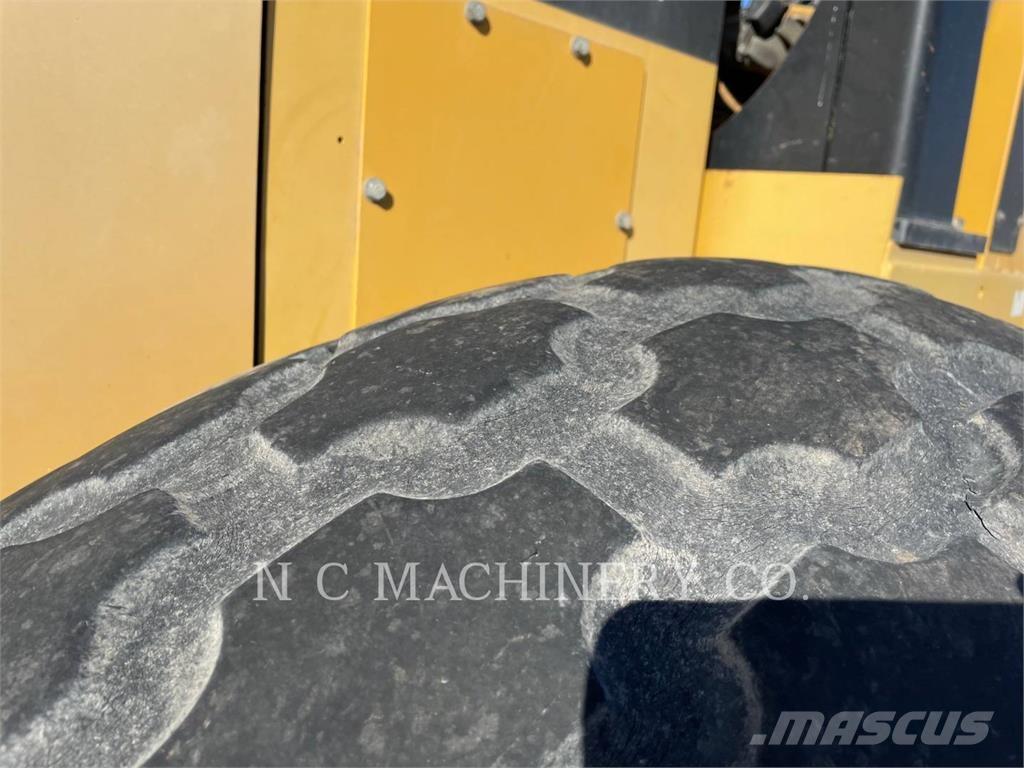 CAT CS54 Asfaltni finišerji