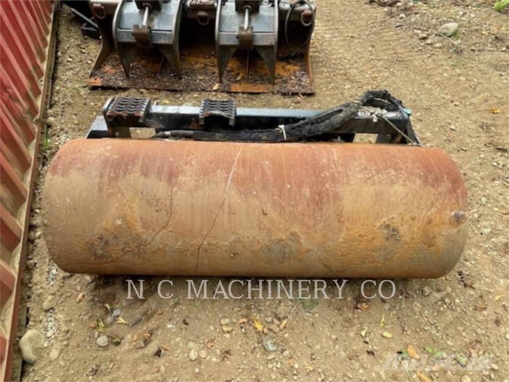 CAT CV117 Skid steer mini nakladalci