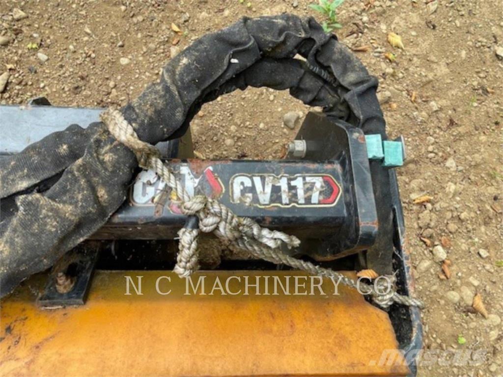 CAT CV117 Skid steer mini nakladalci
