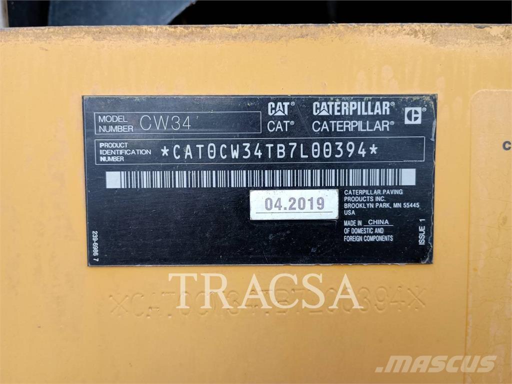 CAT CW 34 Kolesni valjarji s pnevmatikami