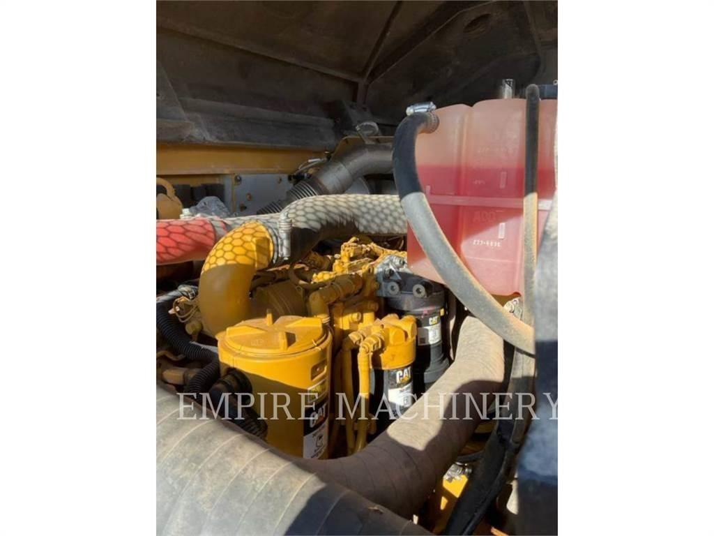 CAT CW34 Kolesni valjarji s pnevmatikami