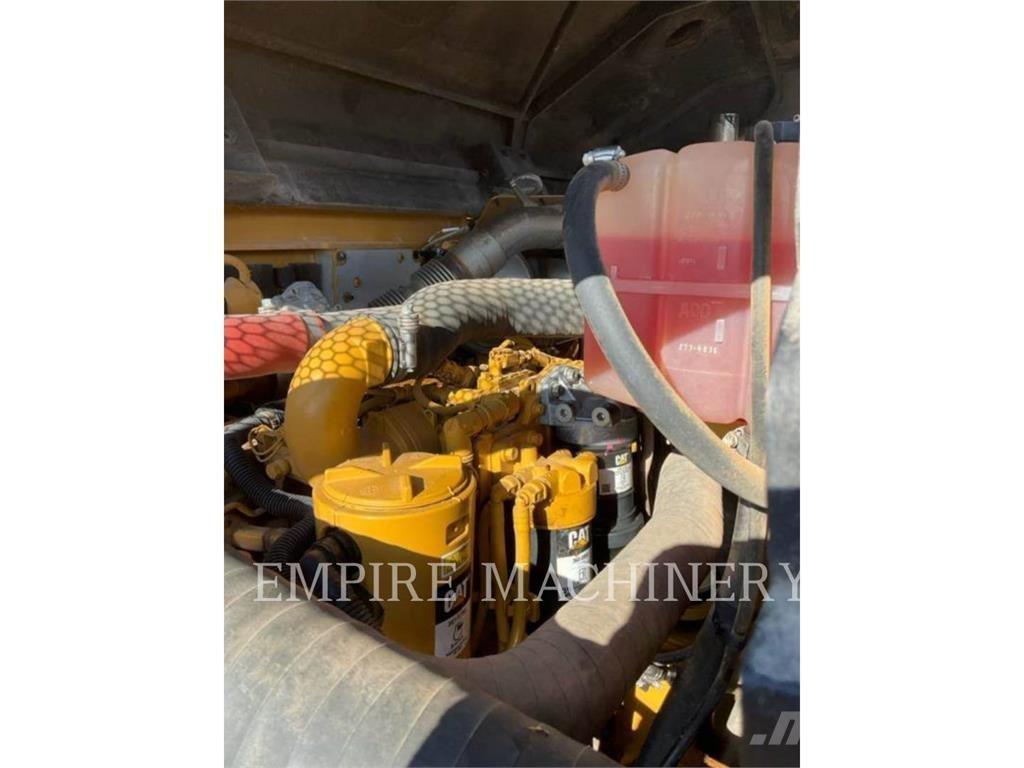 CAT CW34 Kolesni valjarji s pnevmatikami