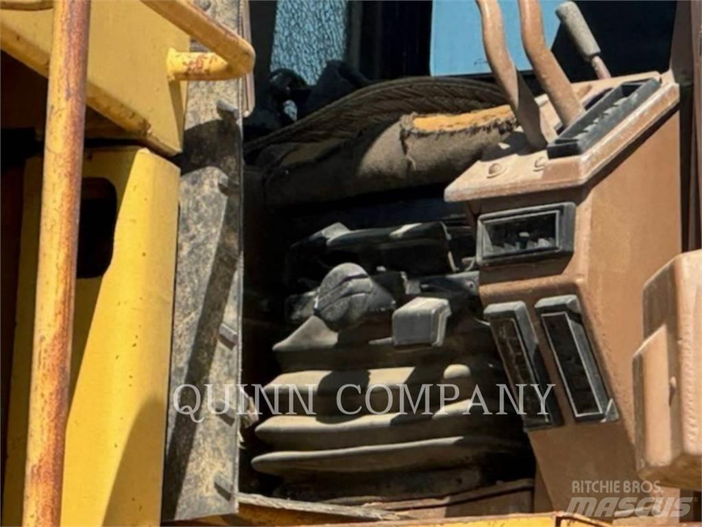 CAT D10 Buldožerji goseničarji