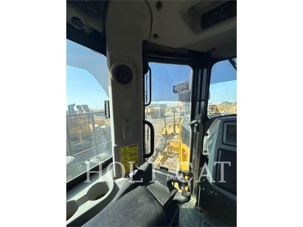 CAT D10T Buldožerji goseničarji