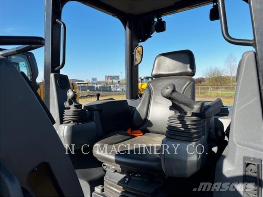 CAT D2 XLCN Buldožerji goseničarji