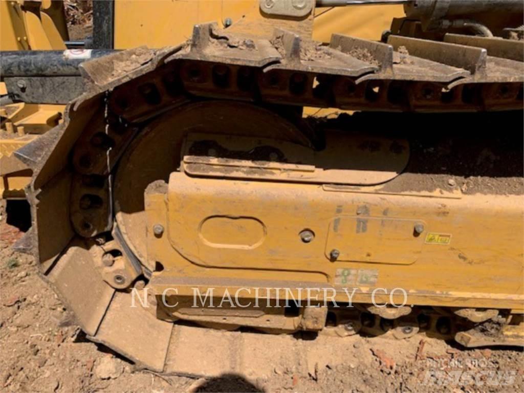 CAT D3 Buldožerji goseničarji