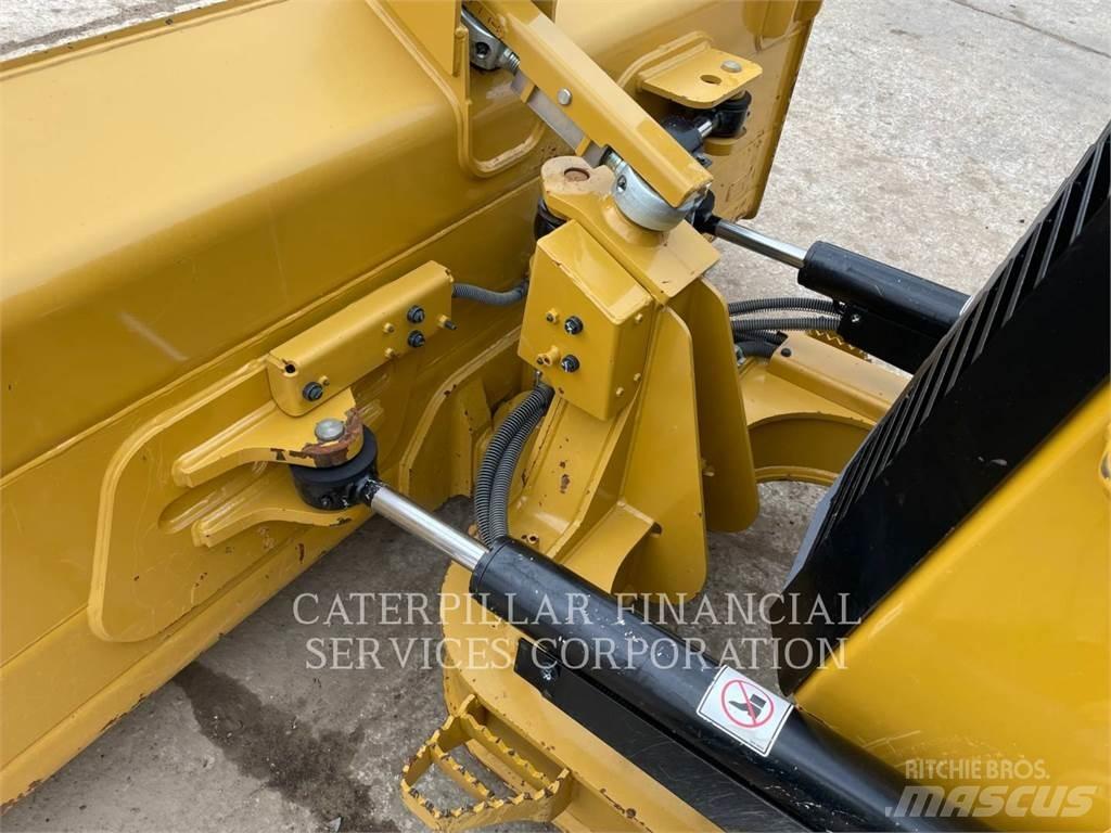 CAT D3 Buldožerji goseničarji