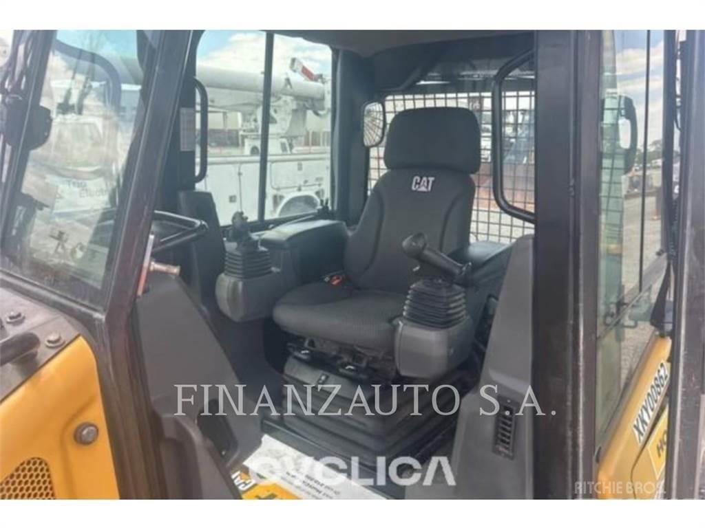 CAT D3 Buldožerji goseničarji