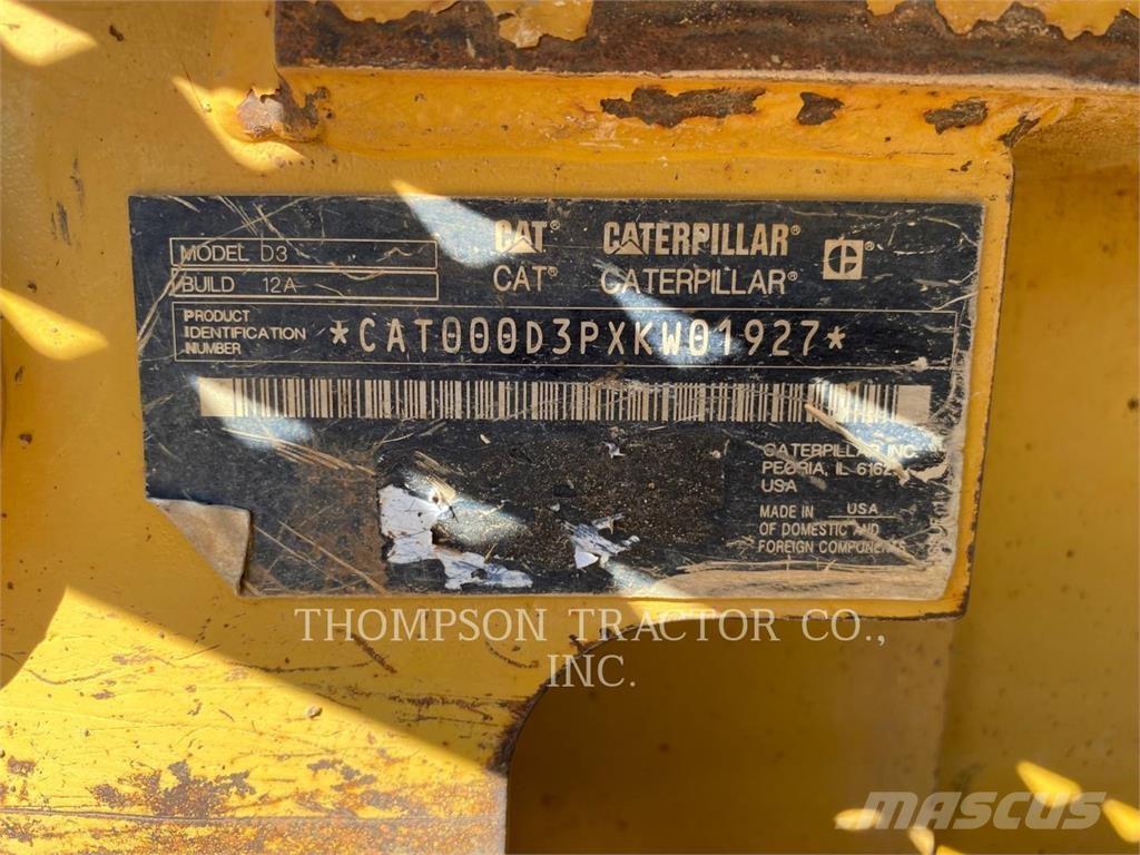 CAT D3 Buldožerji goseničarji
