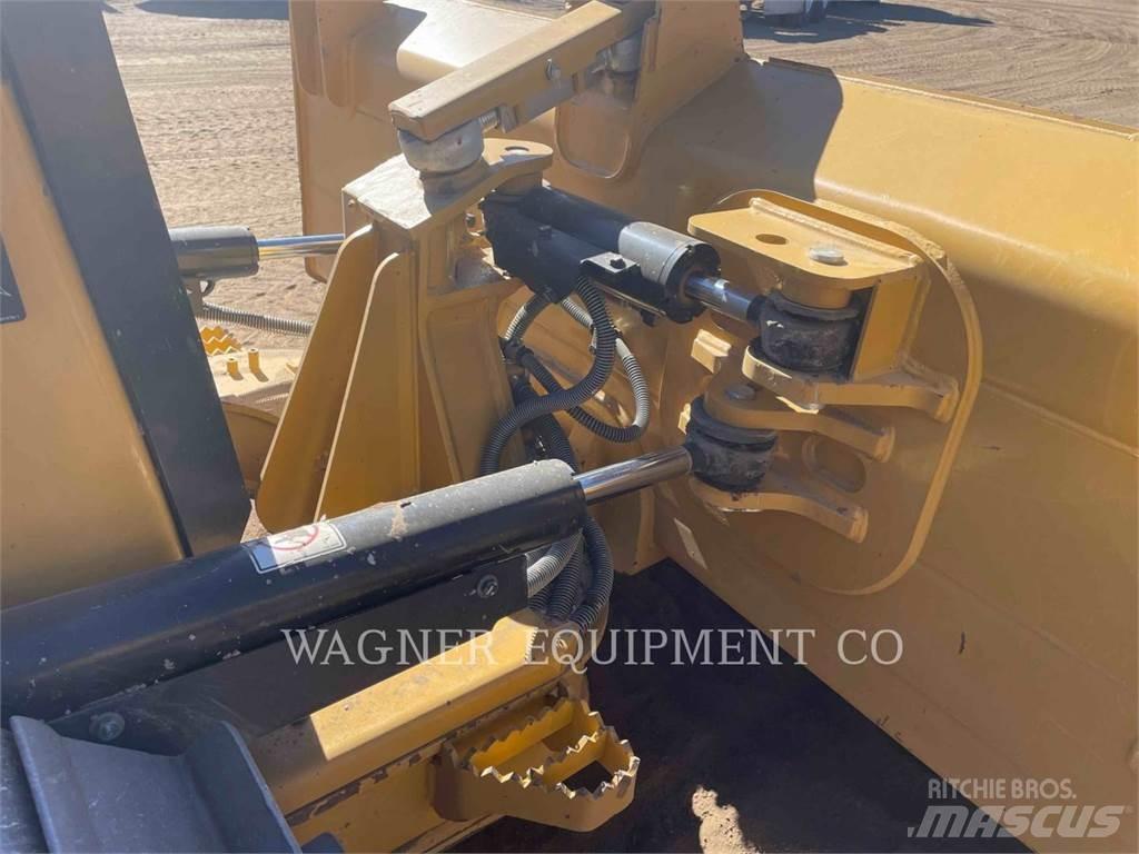 CAT D3 Buldožerji goseničarji