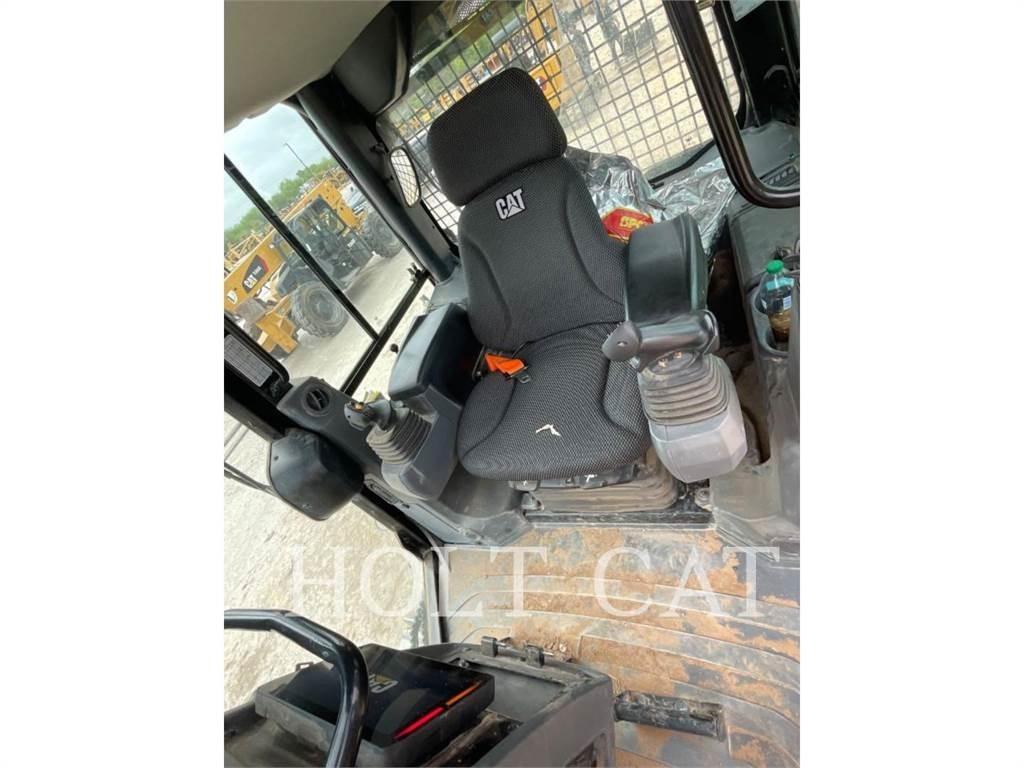 CAT D3 CAB3 Buldožerji goseničarji