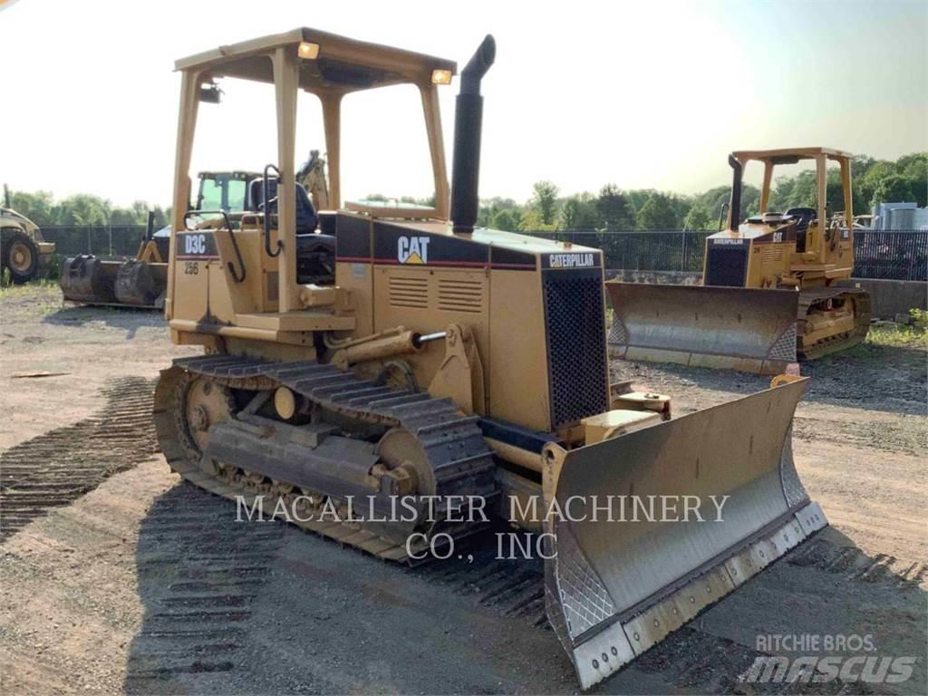 CAT D3CIII Buldožerji goseničarji