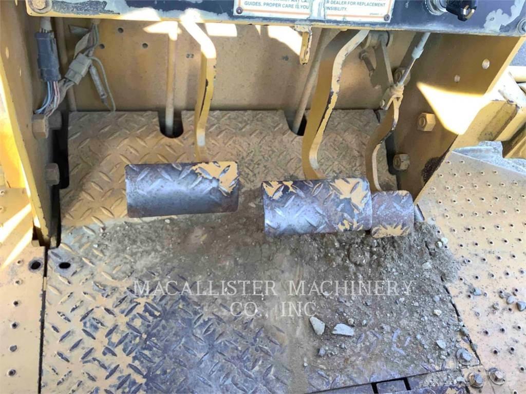 CAT D3CIII Buldožerji goseničarji