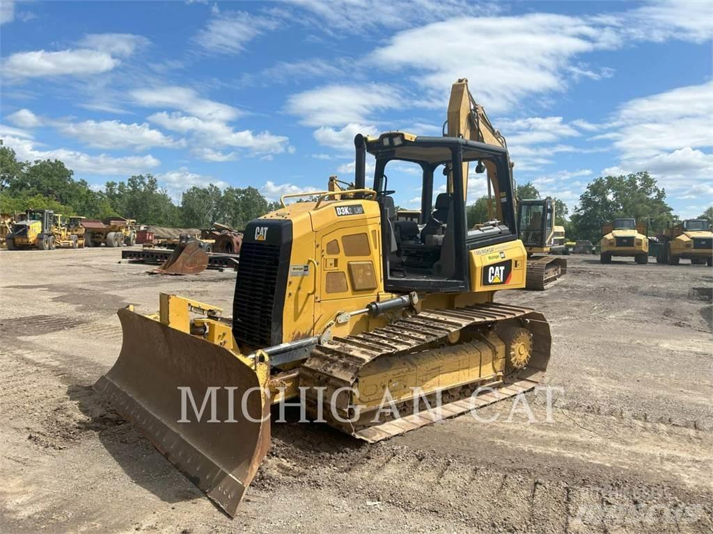 CAT D3K2L 4F Buldožerji goseničarji