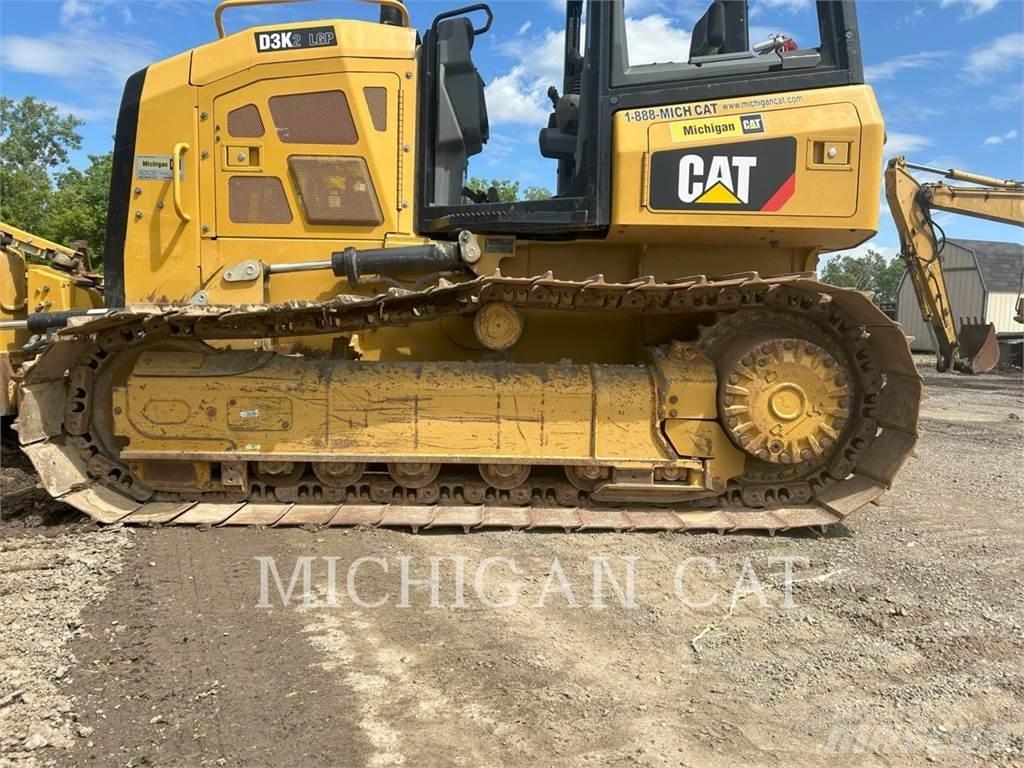 CAT D3K2L 4F Buldožerji goseničarji