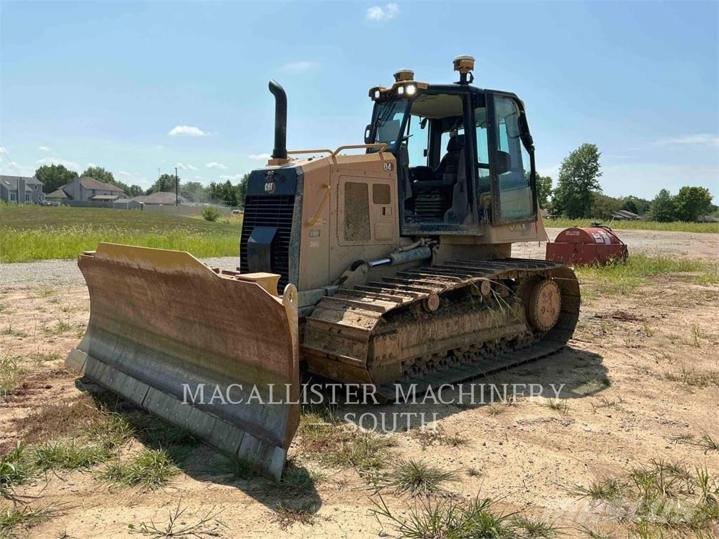 CAT D4 Buldožerji goseničarji