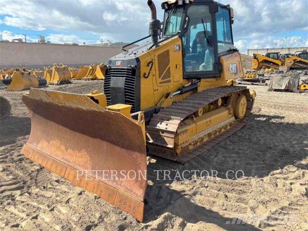 CAT D4 Buldožerji goseničarji