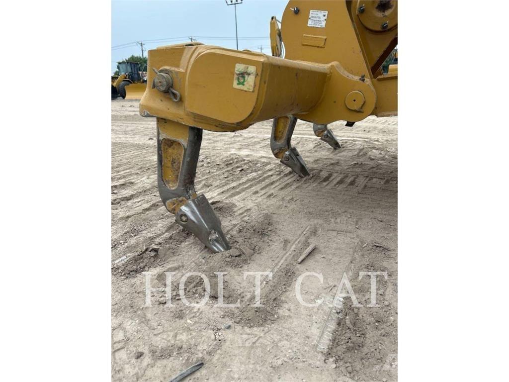 CAT D4 CAB3 Buldožerji goseničarji