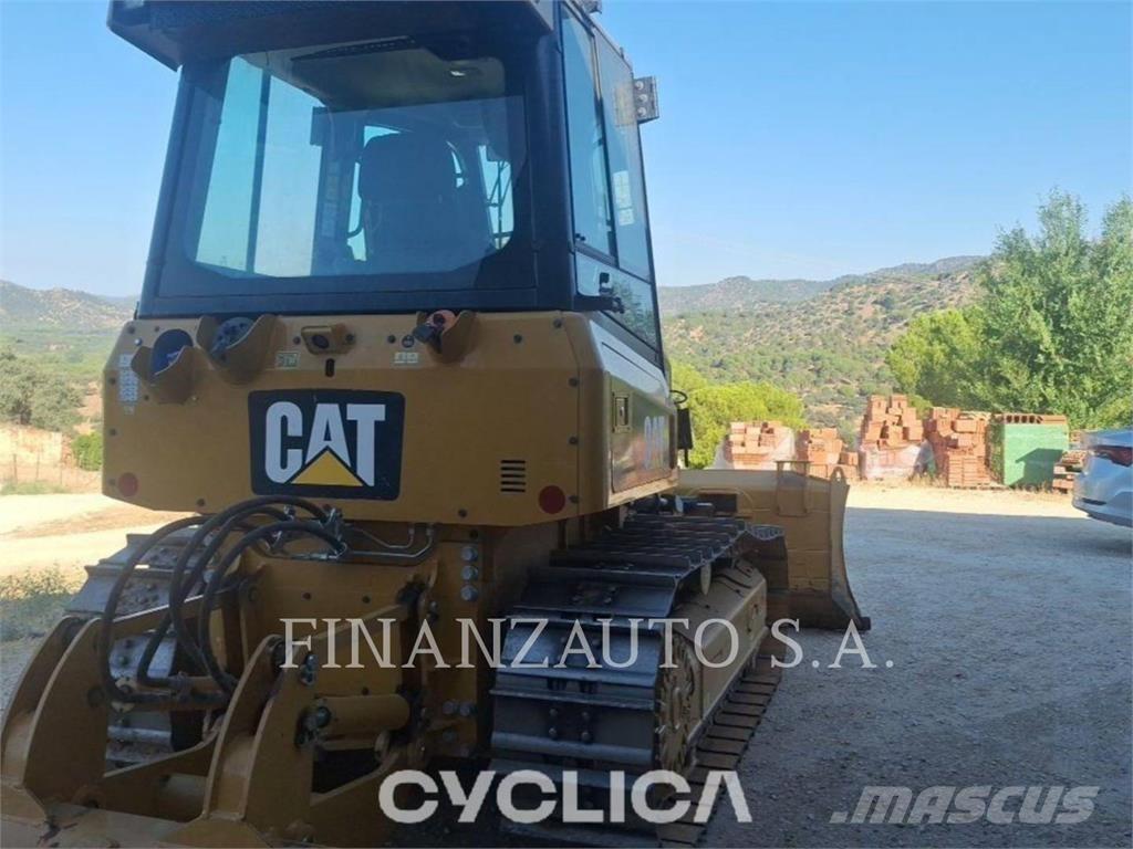 CAT D4K2 Buldožerji goseničarji